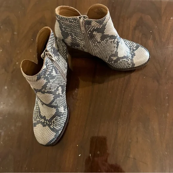 Leather Lucky🍀 brand Snakeprint Booties -S-6M - Picture 5 of 9